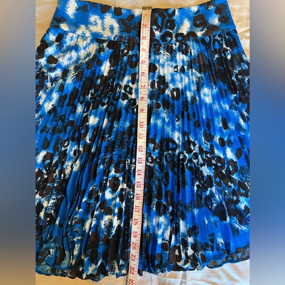 Ann Taylor pleated blue multi colored mini skirt - Picture 4 of 4